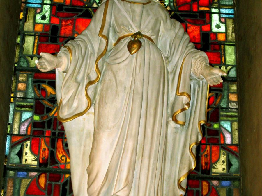 La vierge et son vitrail